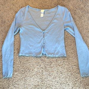 H & M crop button up long sleeve lettuce trim top